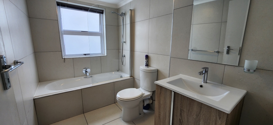 To Let 4 Bedroom Property for Rent in Bloubergrant Western Cape